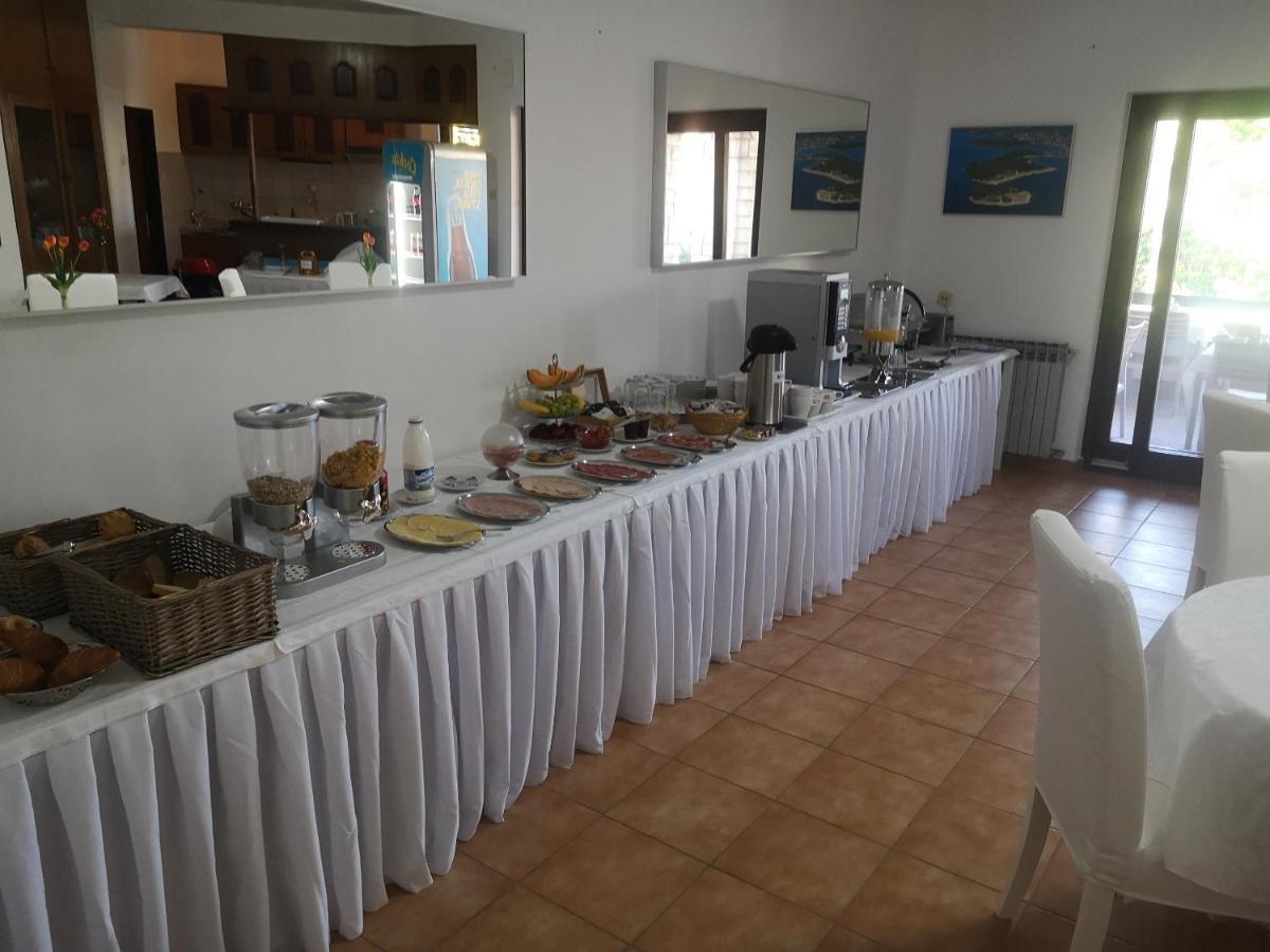 Bed and Breakfast Breakfast & Bed Anita Medulin Exterior foto