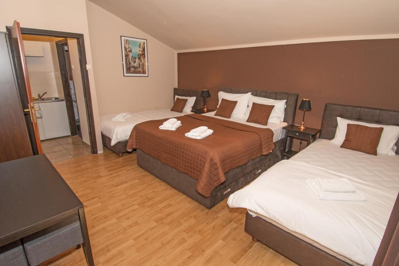 Bed and Breakfast Breakfast & Bed Anita Medulin Exterior foto