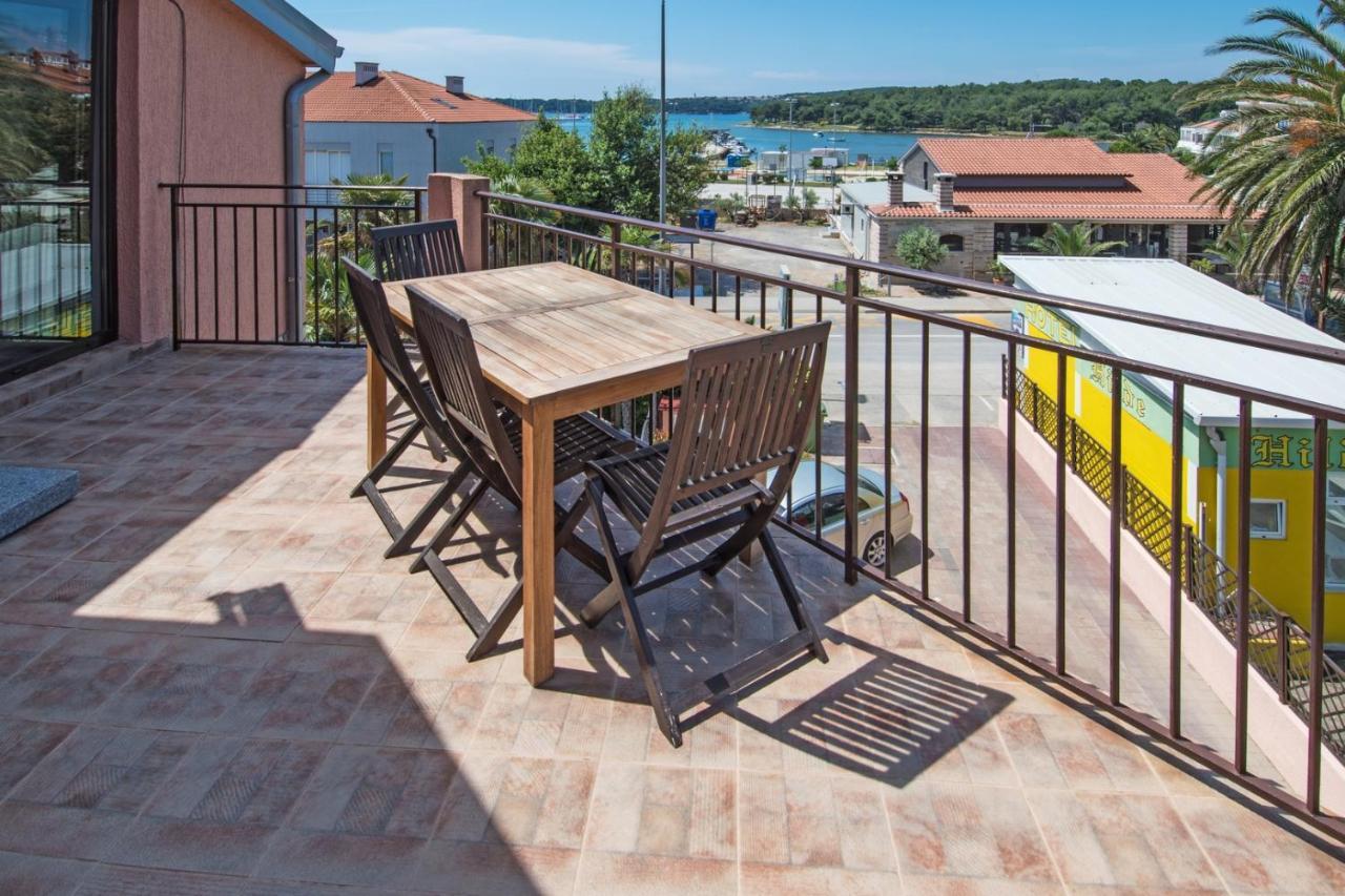 Bed and Breakfast Breakfast & Bed Anita Medulin Exterior foto