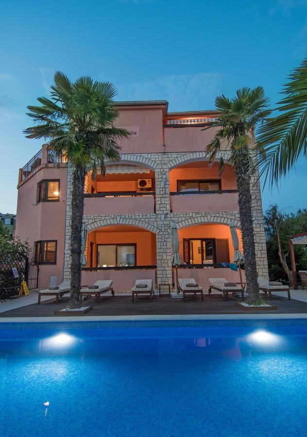 Bed and Breakfast Breakfast & Bed Anita Medulin Exterior foto