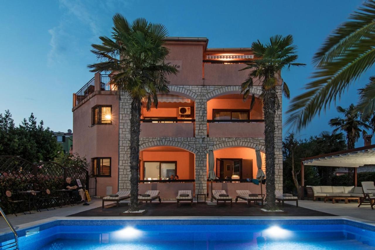 Bed and Breakfast Breakfast & Bed Anita Medulin Exterior foto