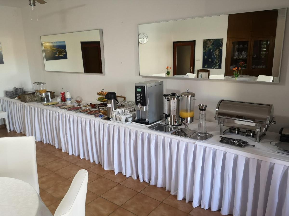 Bed and Breakfast Breakfast & Bed Anita Medulin Exterior foto